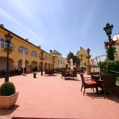 Leopold I Hotel