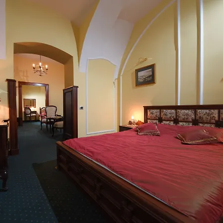 מלון Leopold I 4*